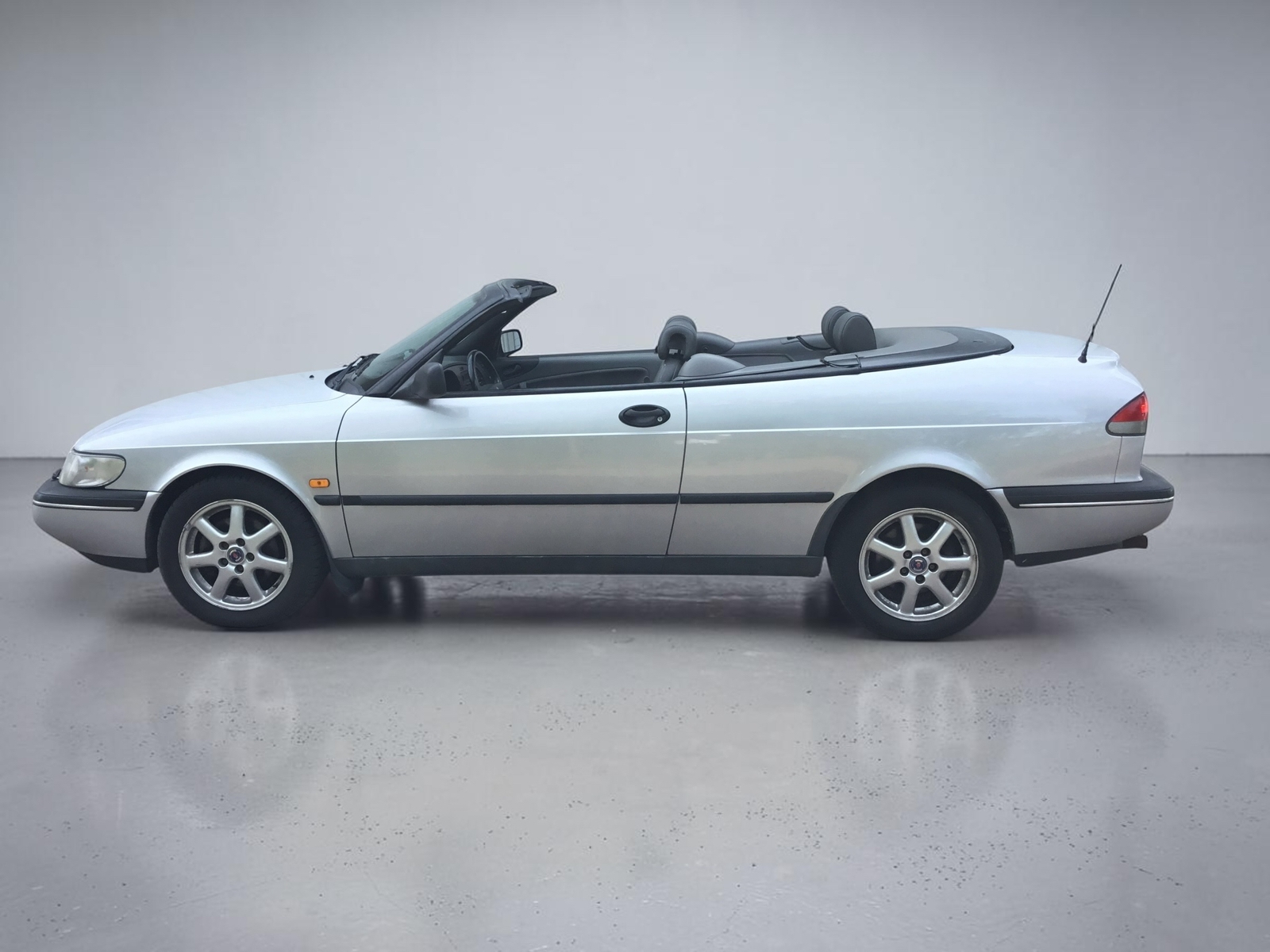 Saab 900