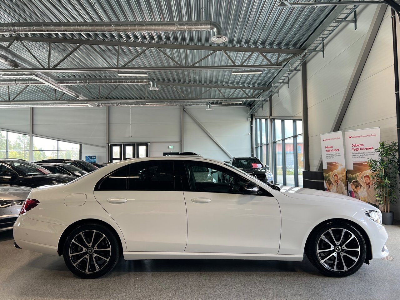 Mercedes-Benz E 2020, bild 2/10