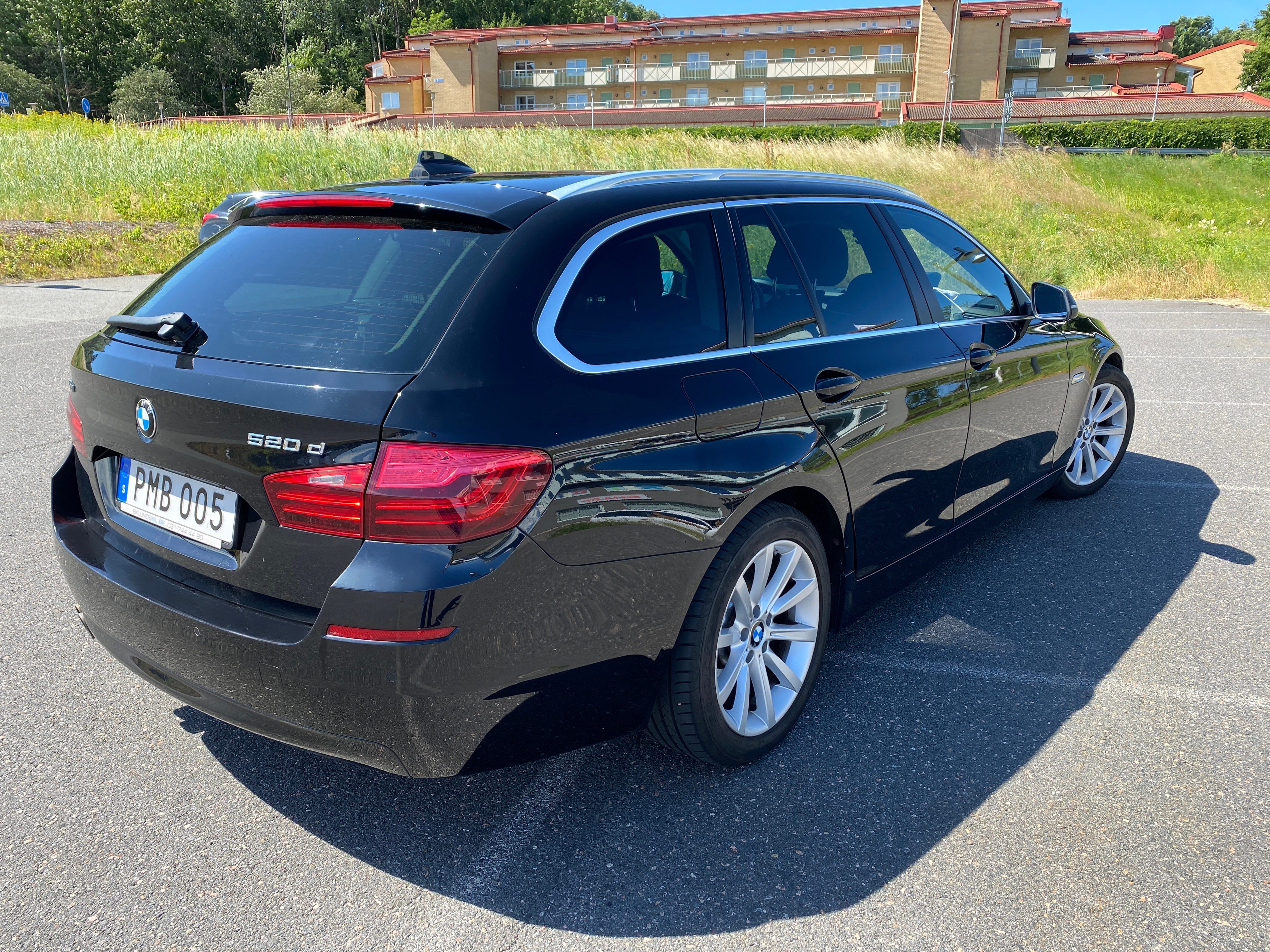 BMW 520 d xDrive Touring Steptronic 2017, kuva 3/8