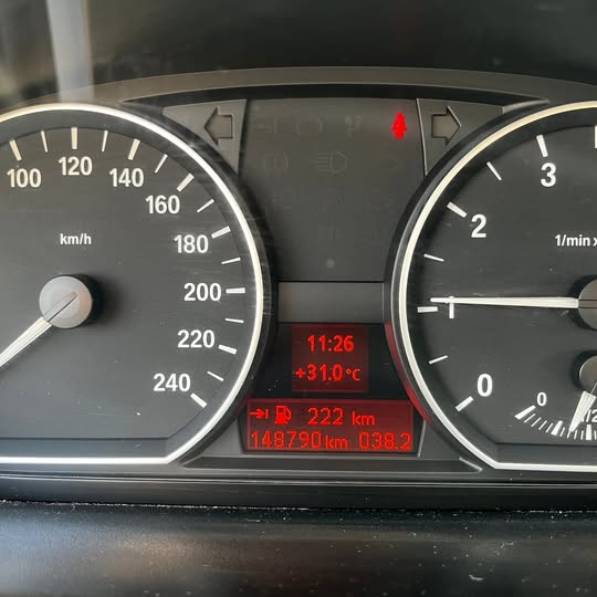 BMW 116 i 5-dörrars Manuell 2010, photo 2/6