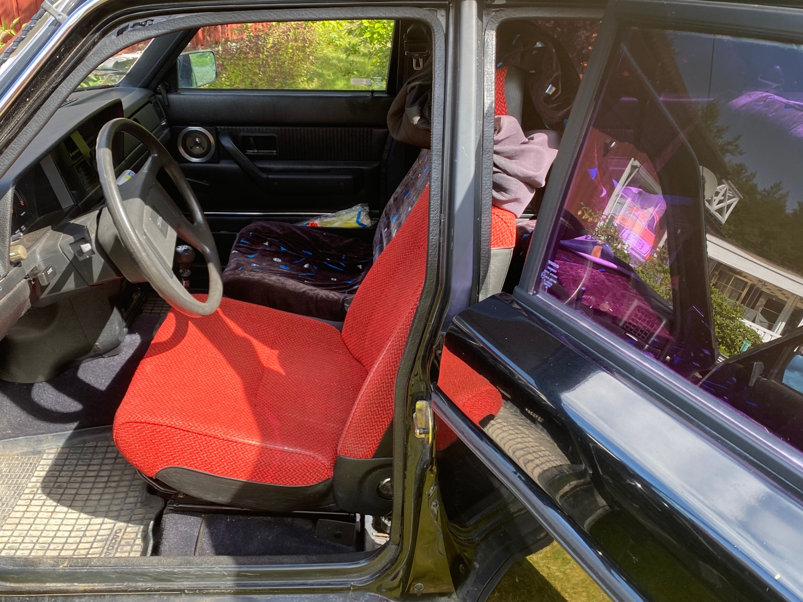 Volvo 240 4-door 2.0 Manuell 1985, bild 3/4