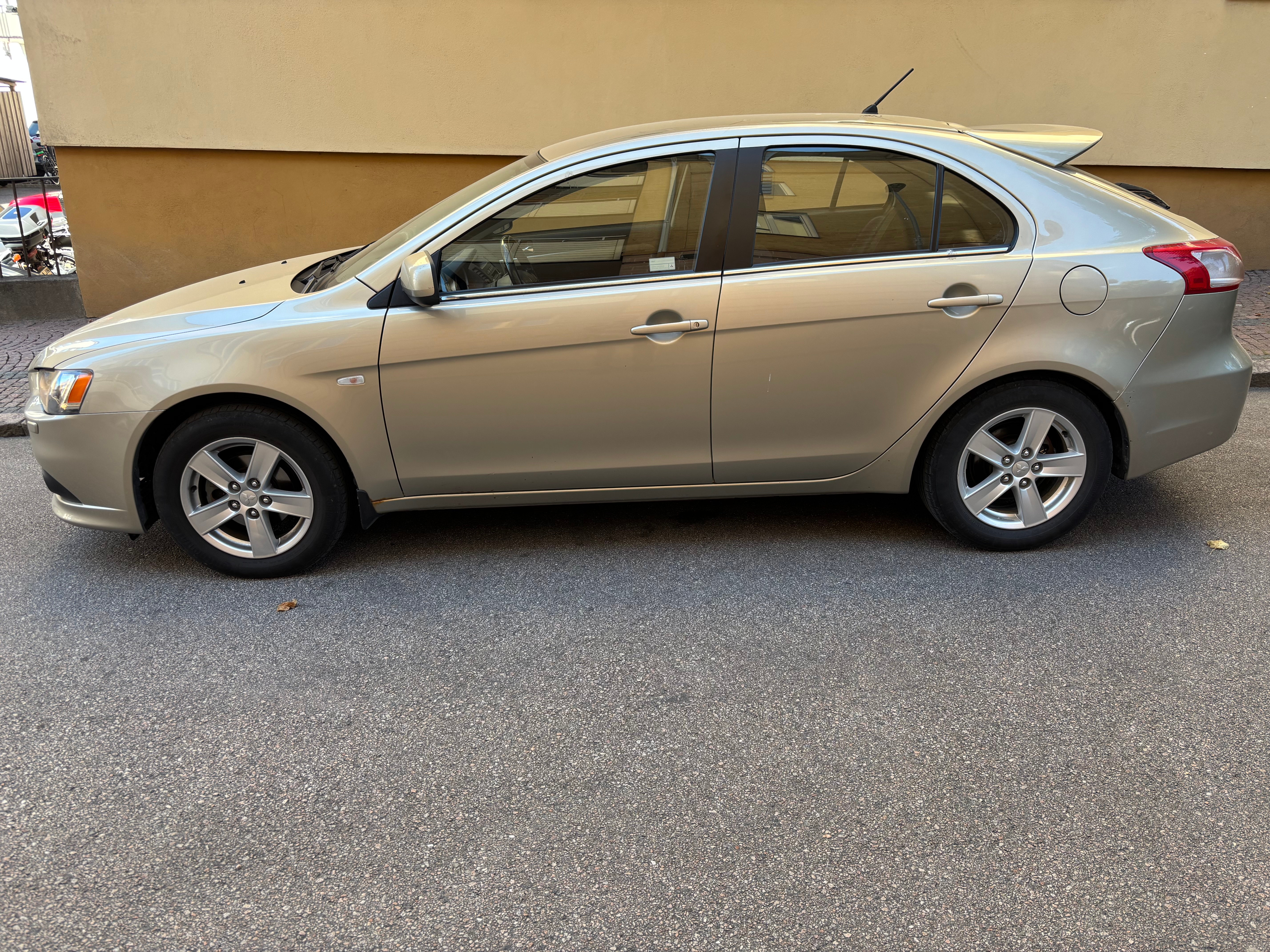Mitsubishi Lancer 2009, bild 2/7