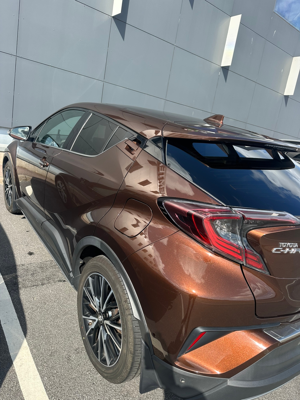 Toyota C-HR Hybrid CVT 2017, bild 3/8