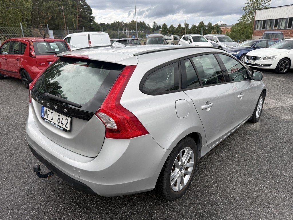 Volvo V60 D2 Momentum, 2 ägare, dragkrok 2013, bild 3/10