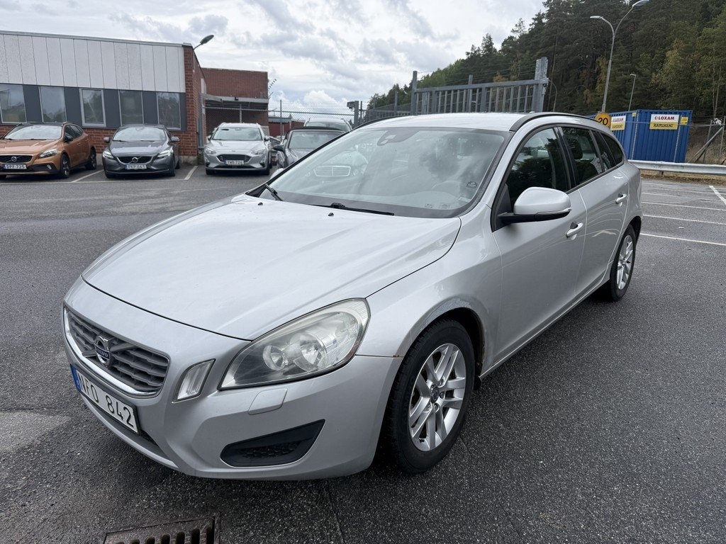 Volvo V60 D2 Momentum, 2 ägare, dragkrok 2013, bild 7/10