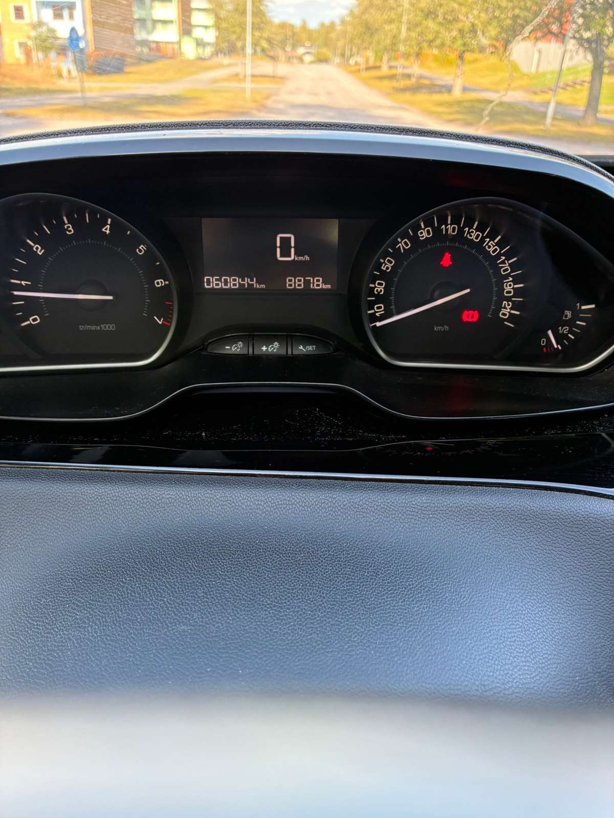 Peugeot 208 2018, bild 8/8