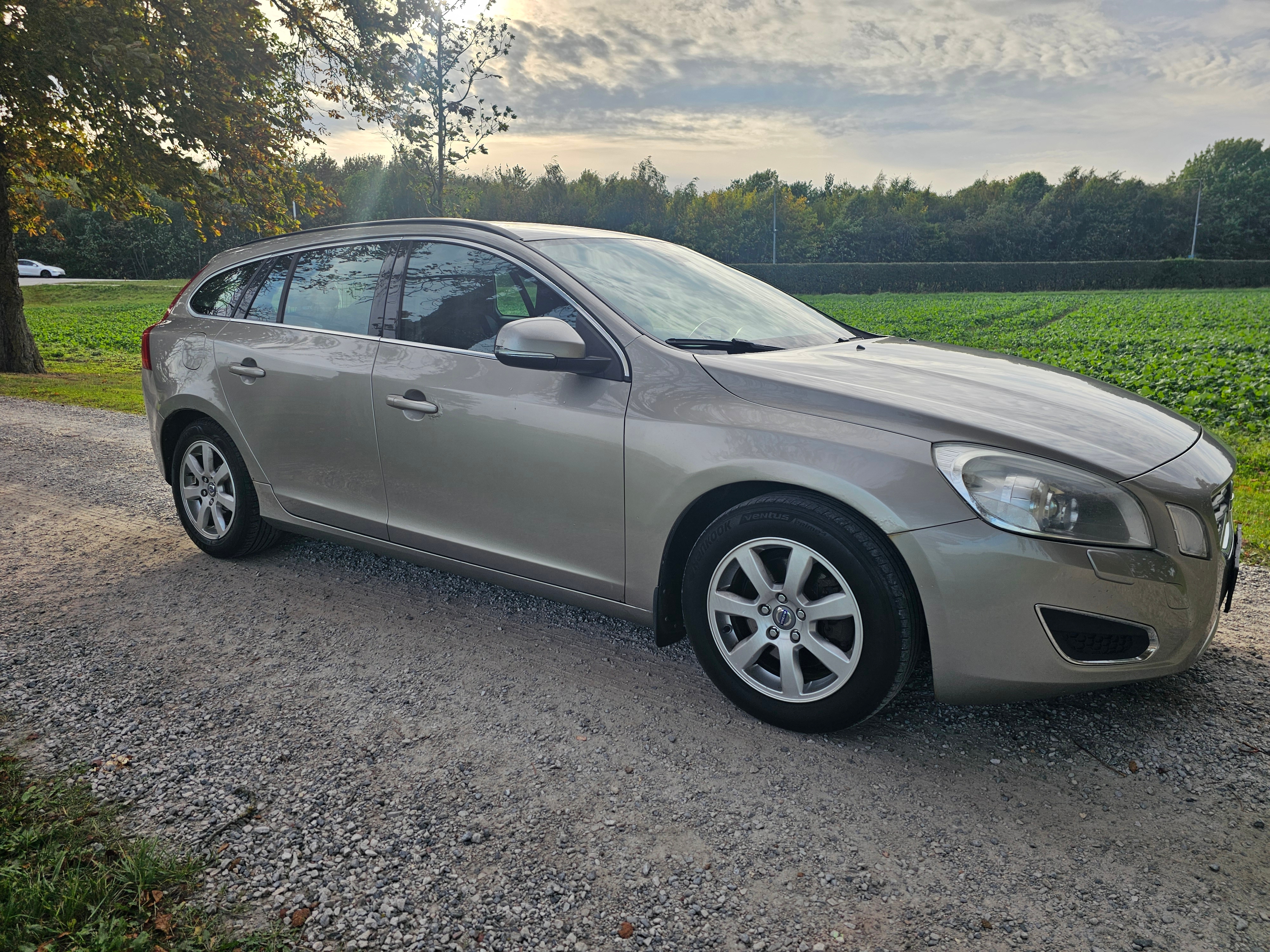 Volvo V60 2012, bild 2/6