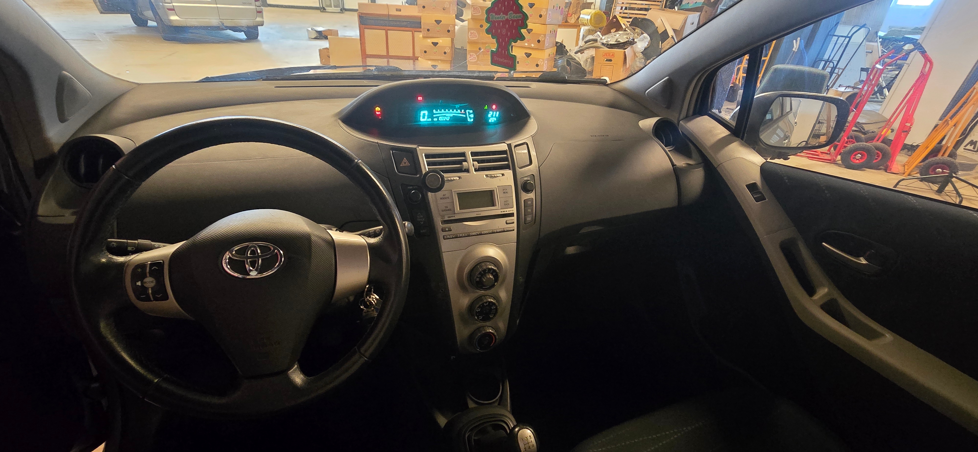 Toyota Yaris 5-dörrar 1.3 VVT-i Manuell 2007, bild 5/9