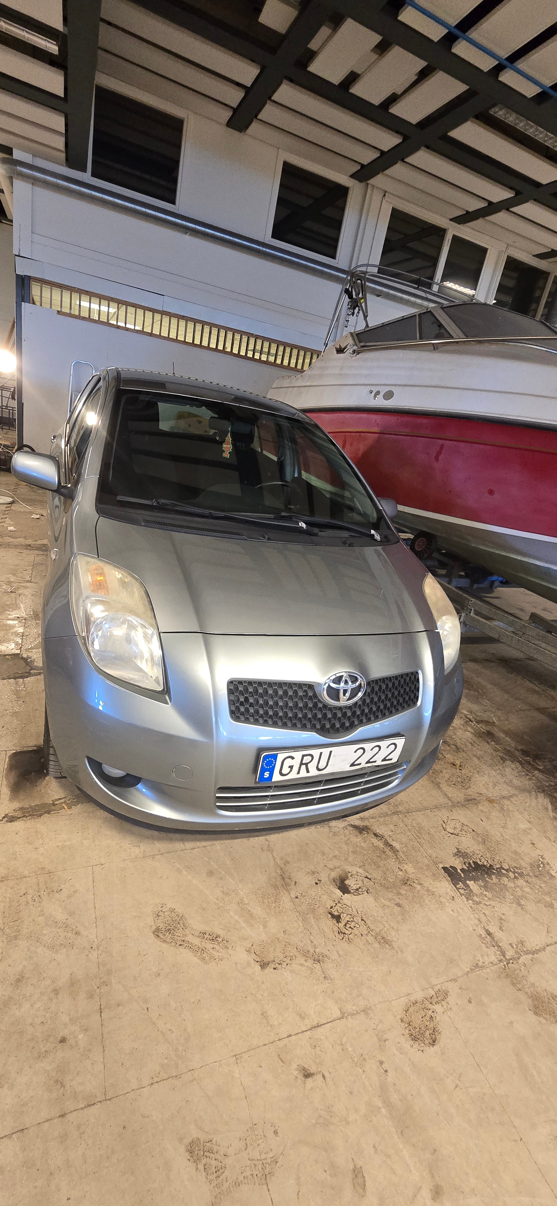Toyota Yaris 5-dörrar 1.3 VVT-i Manuell 2007, bild 2/9
