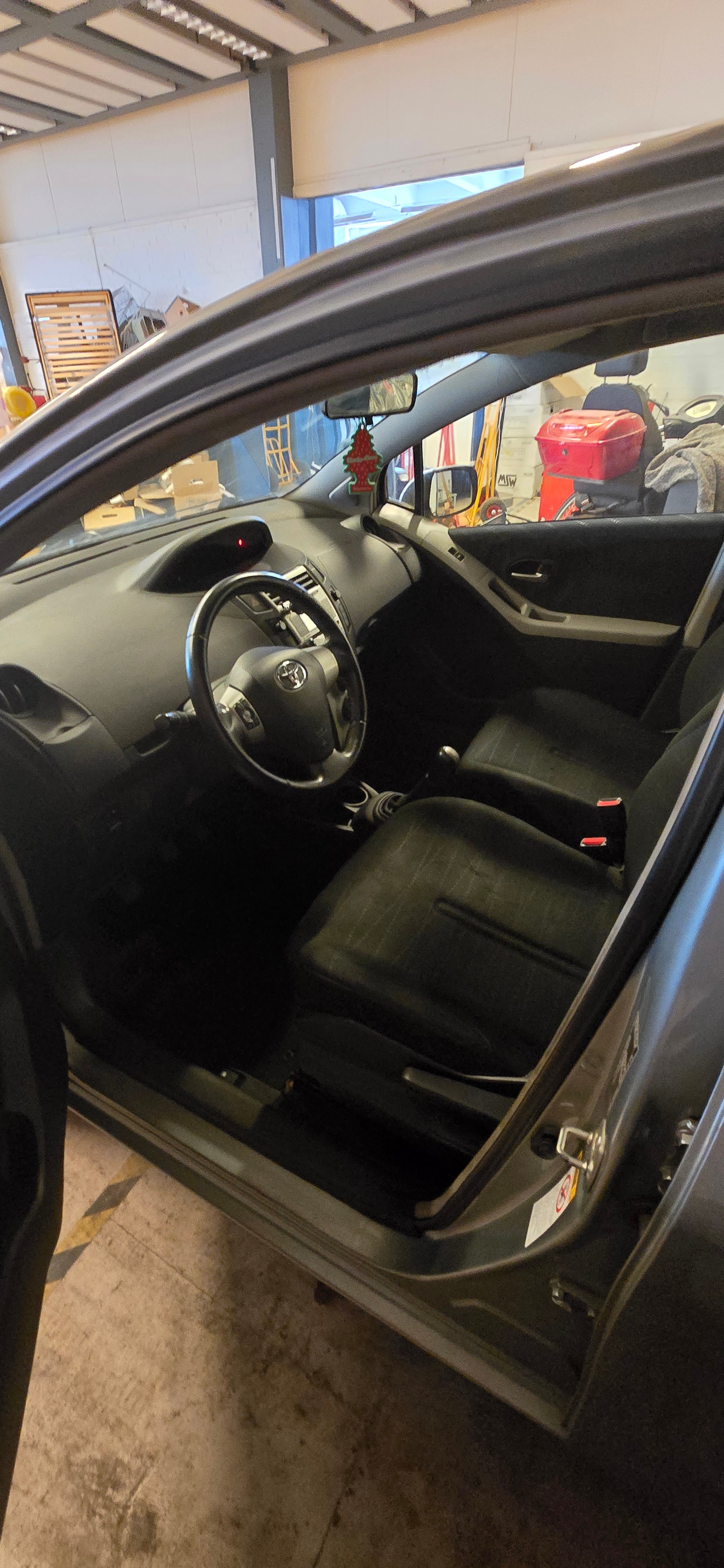 Toyota Yaris 5-dörrar 1.3 VVT-i Manuell 2007, bild 7/9