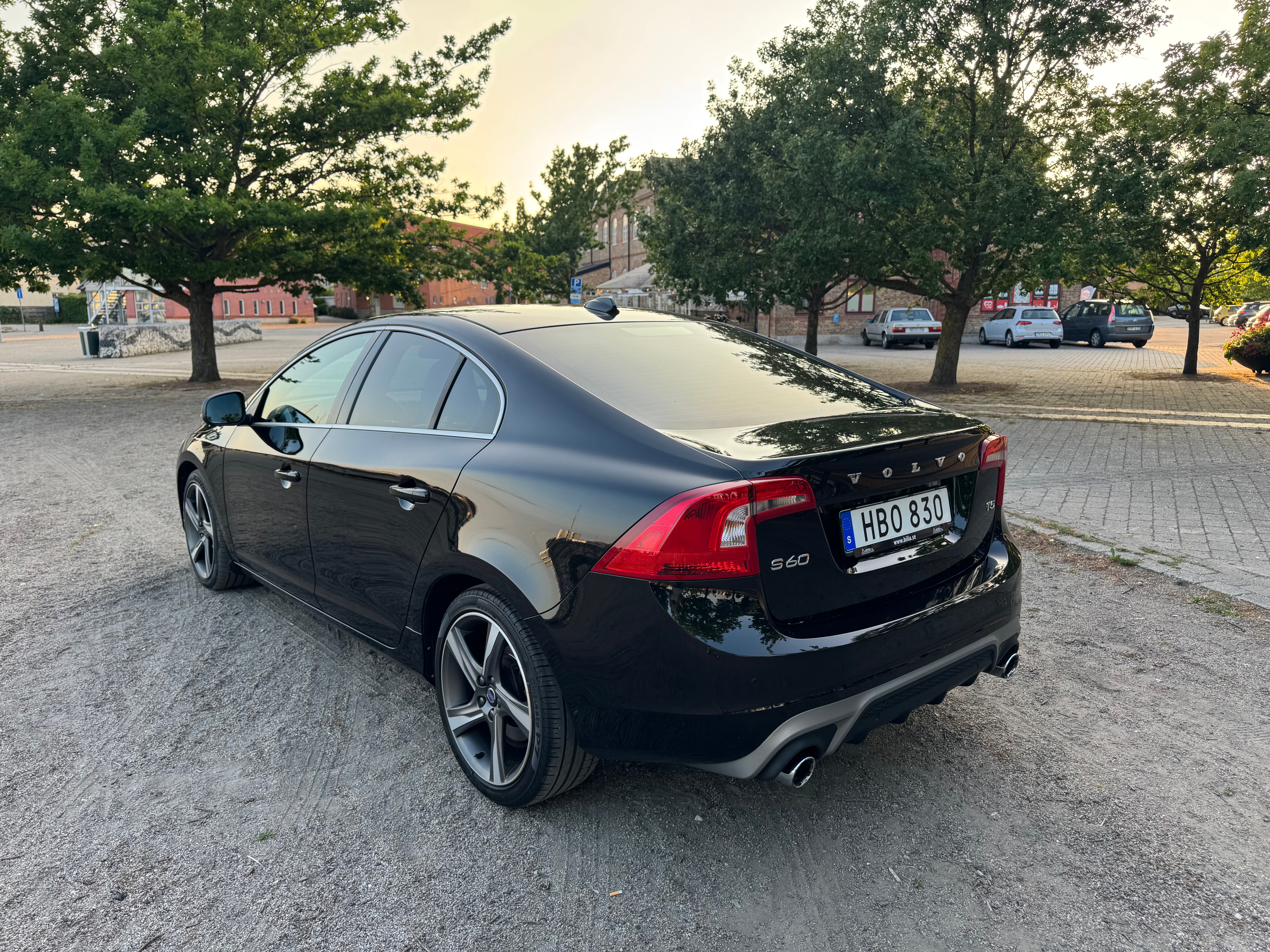 Volvo S60 T5 R-Design Geartronic 2016, kuva 2/5