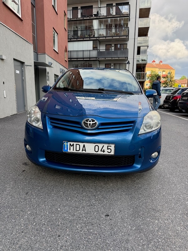 Toyota Auris 2011, bild 2/10