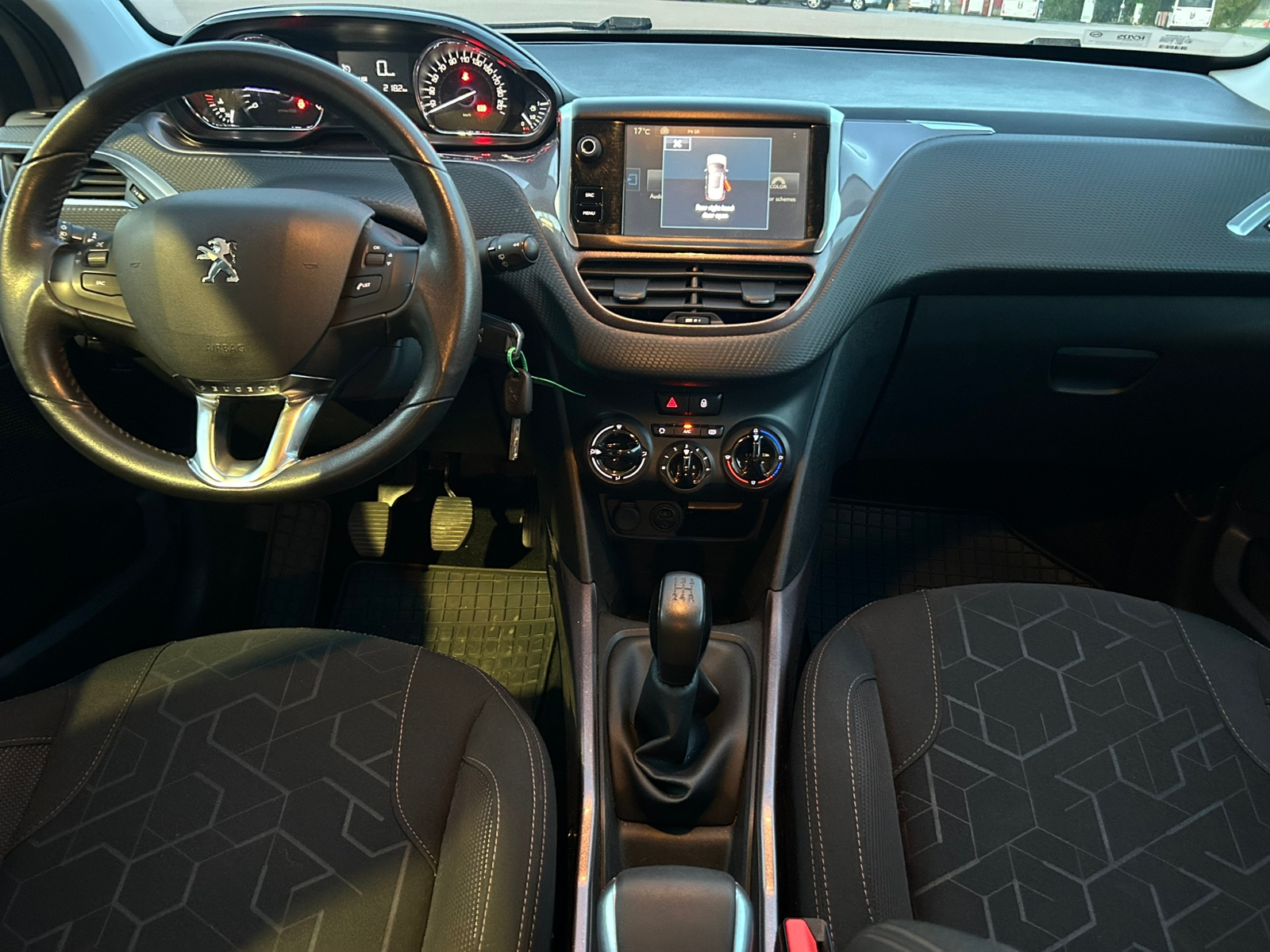 Peugeot 2008 1.2 VTi Manuell 2015, bild 5/8