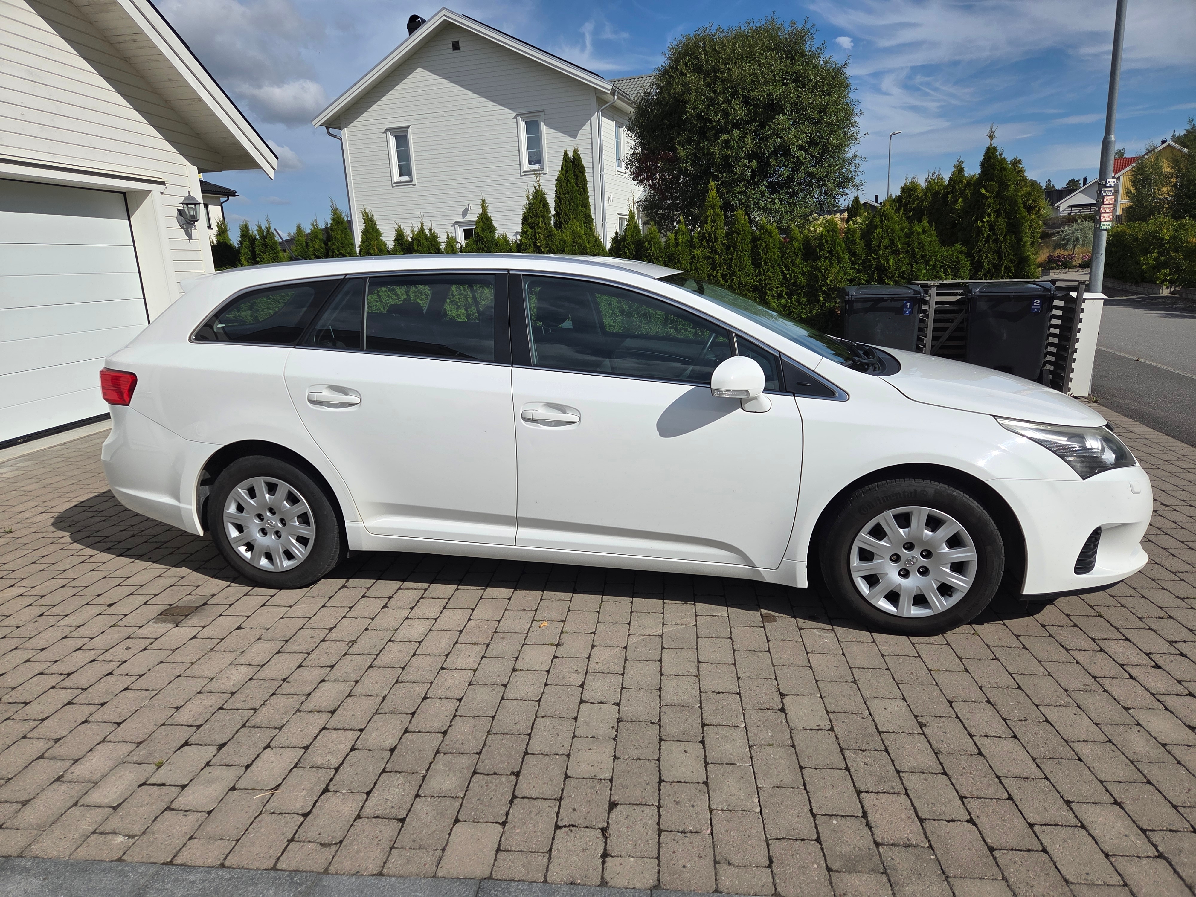 Toyota Avensis Kombi 2.0 D-4D Manuell 2012, bild 6/10