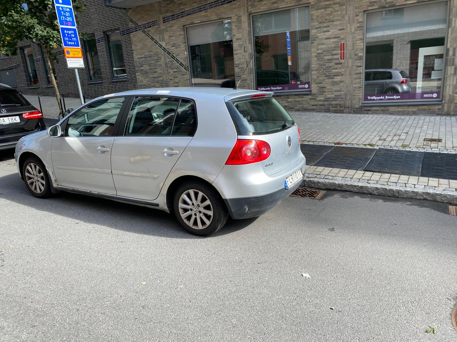 Volkswagen Golf V 5-dörrar 1.6 Manuell 2007, bild 2/3