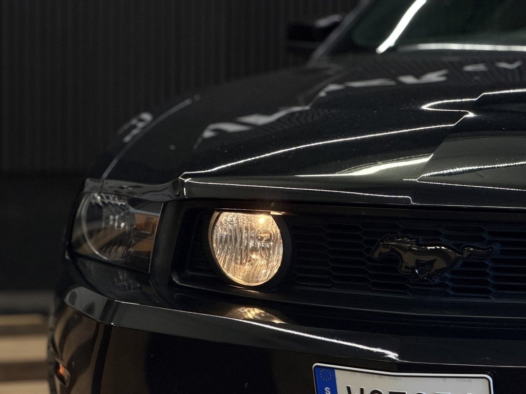 Ford Mustang GT Convertible GT 2010, kuva 4/10