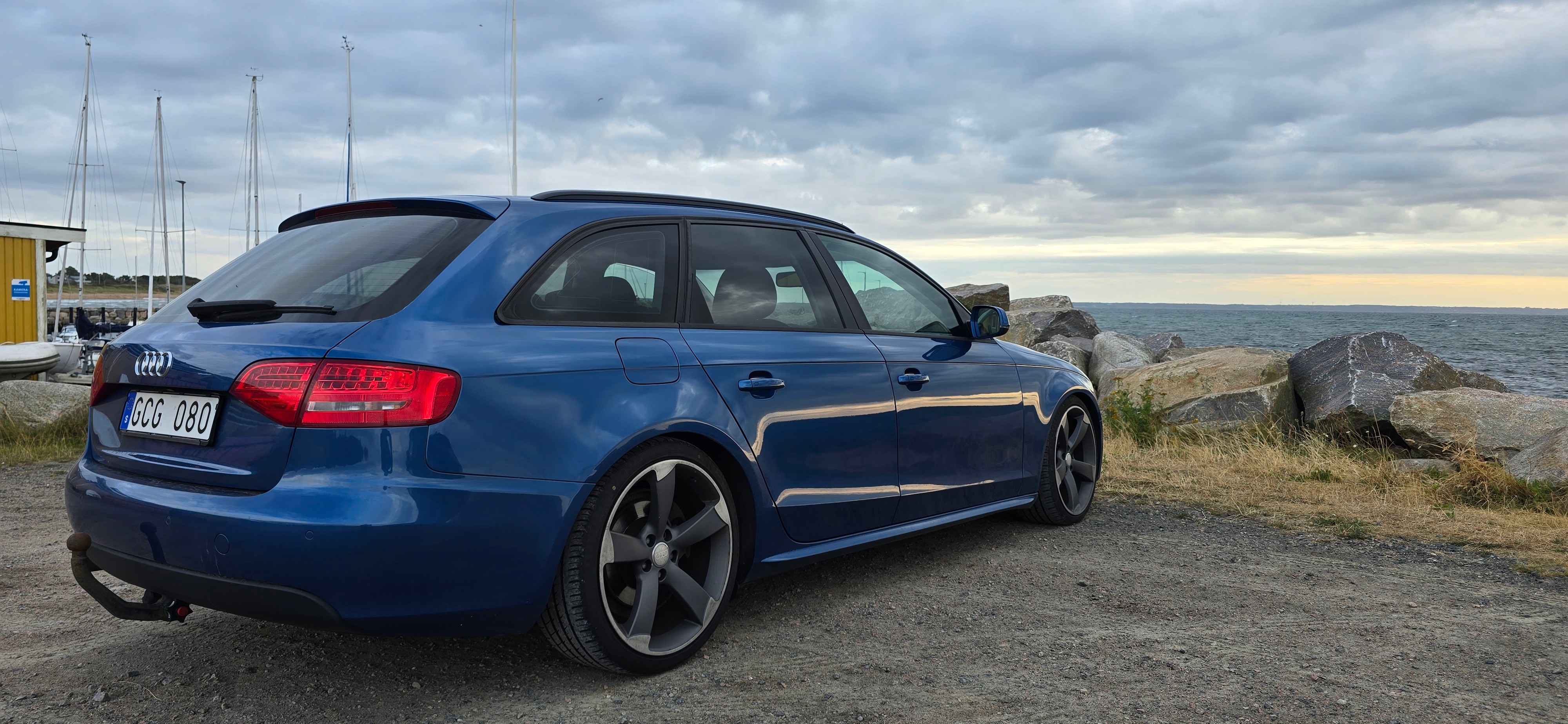 Audi A4 Avant 2.0 TDI DPF Multitronic 2011, kuva 2/6