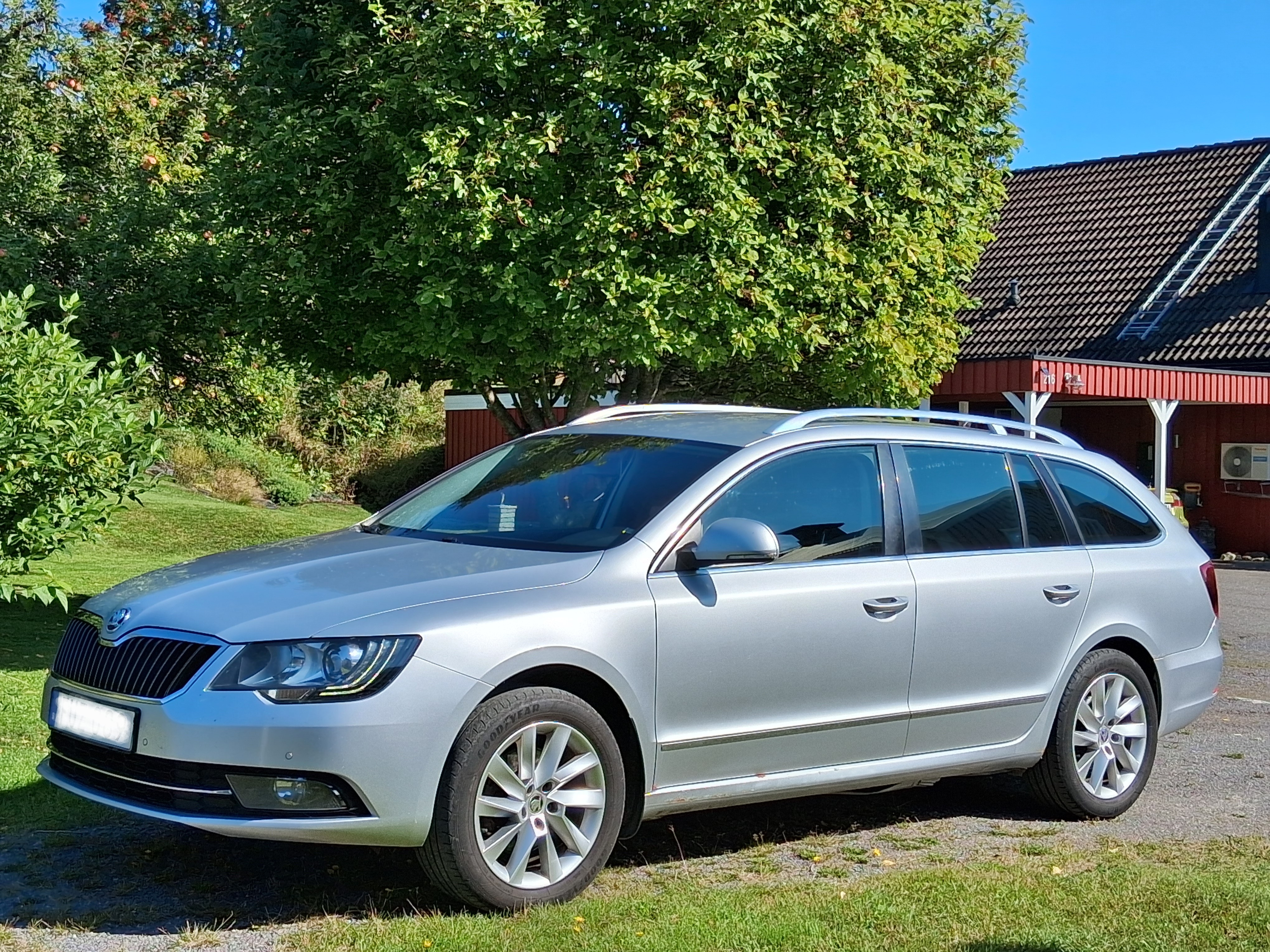 Skoda Superb 2015, bild 2/9
