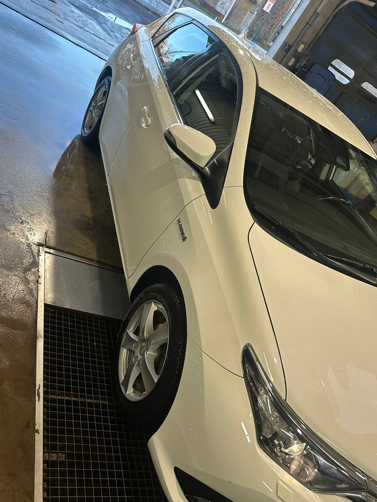 Toyota Auris Hybrid e-CVT 2018, bild 3/6