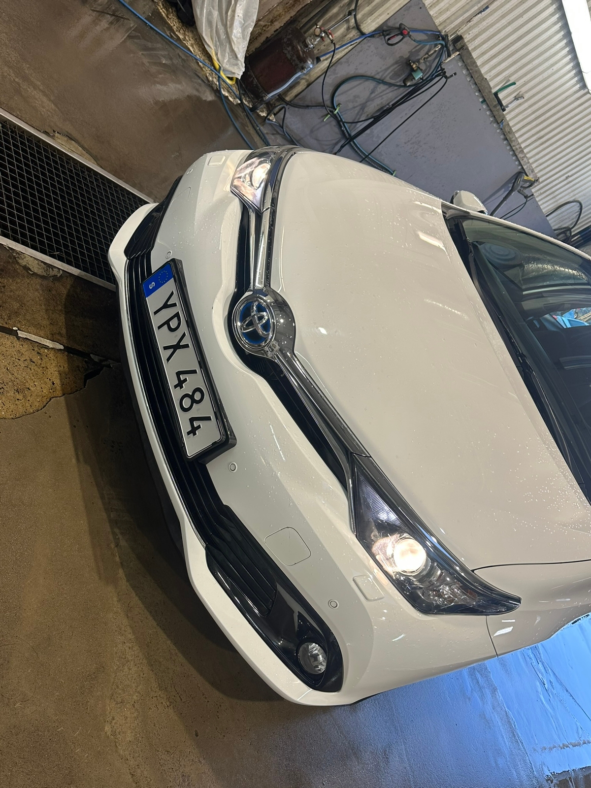 Toyota Auris Hybrid e-CVT 2018, bild 6/6