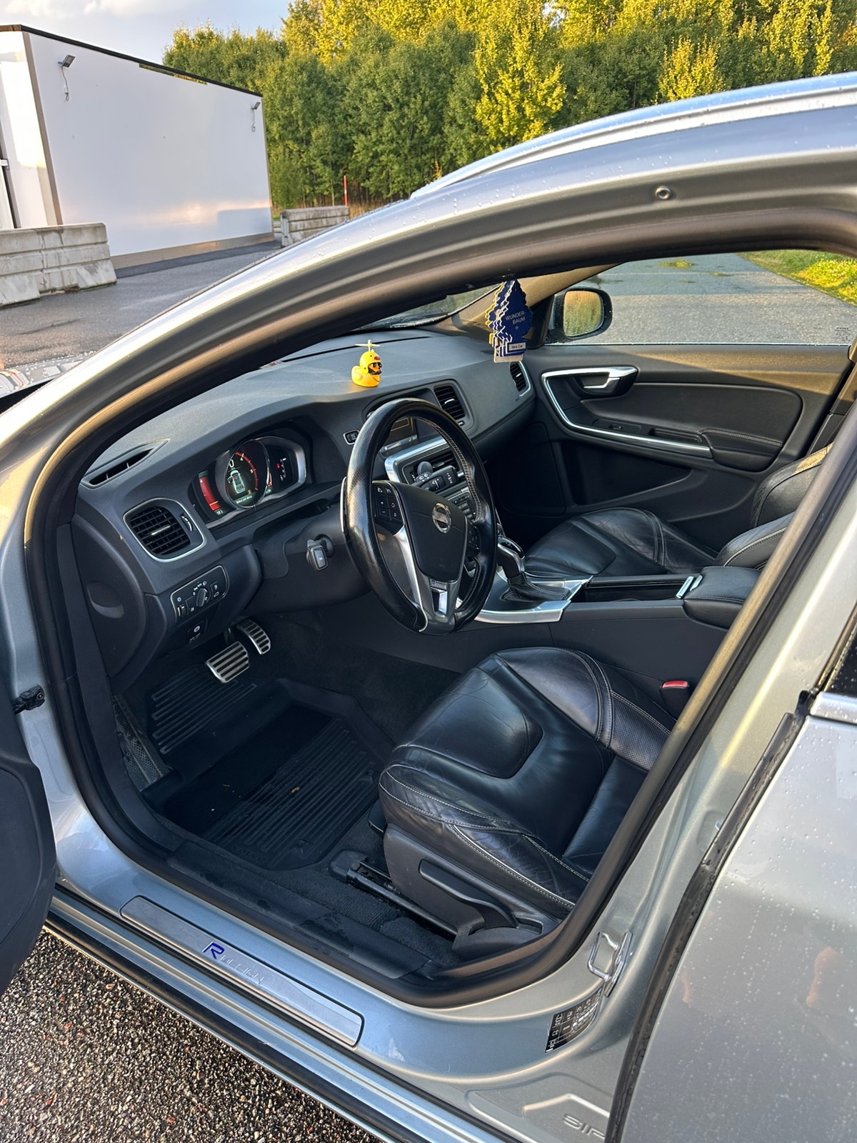 Volvo V60 D5 AWD Geartronic R-Design 2014, kuva 5/7