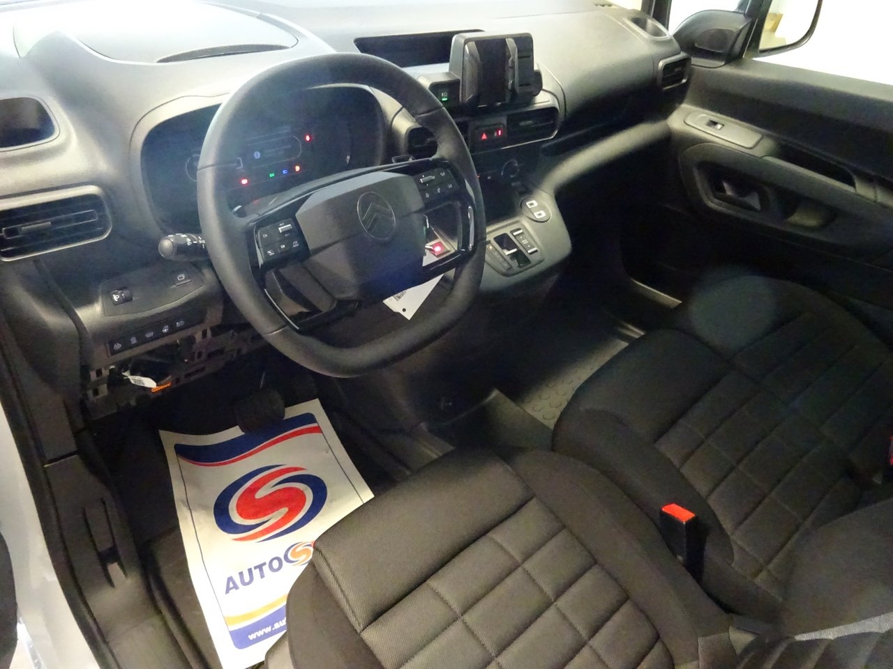 Citroen Berlingo L2 130 hk AT8 BASIC 2026, kuva 4/7