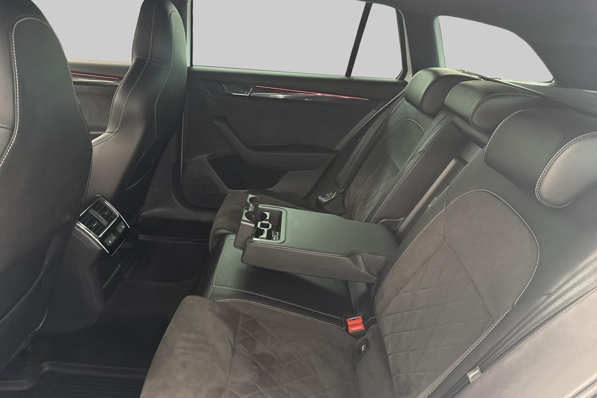 Skoda Superb 2018, bild 7/10