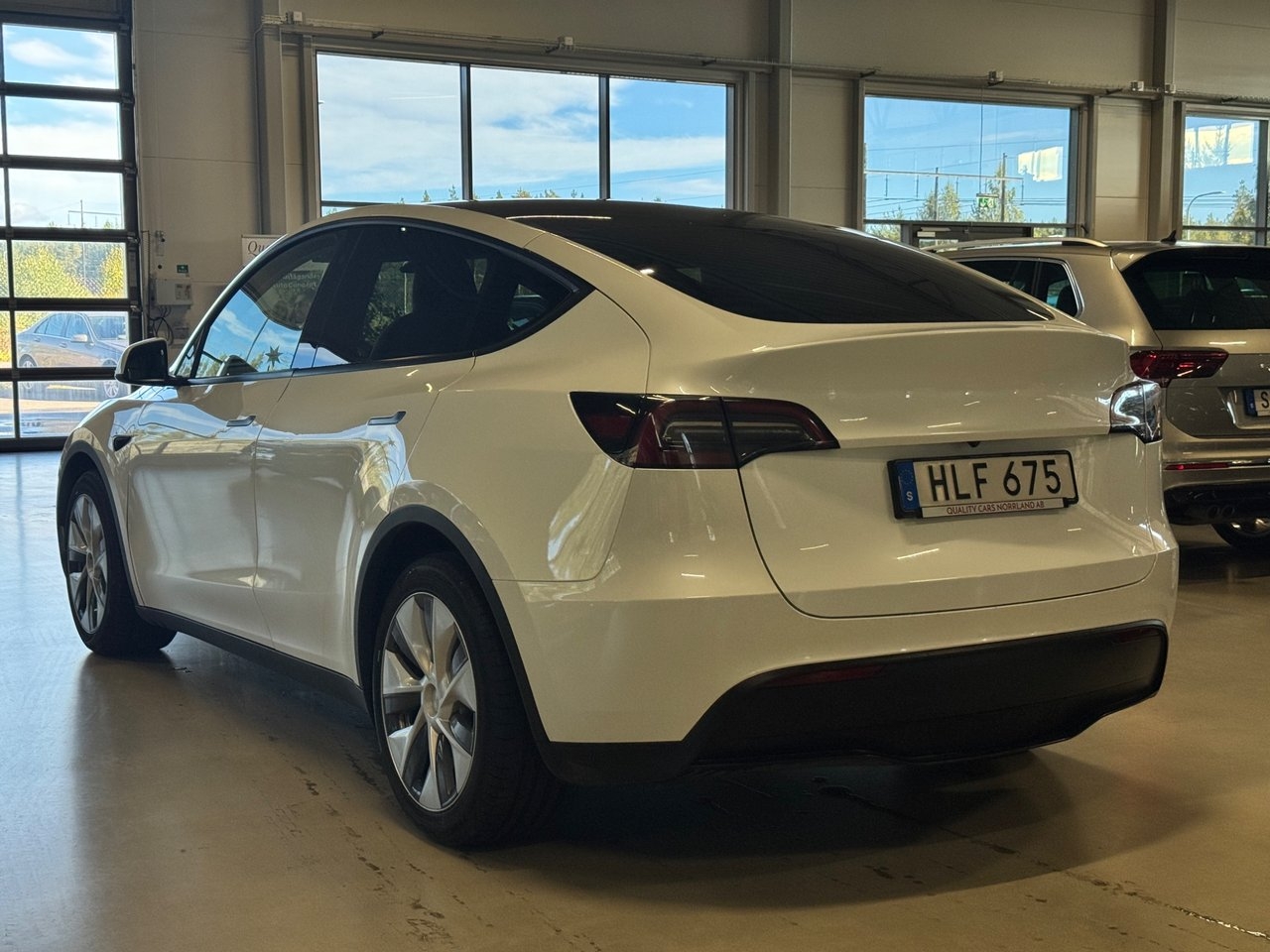 Tesla Model Y 2023, bild 6/23