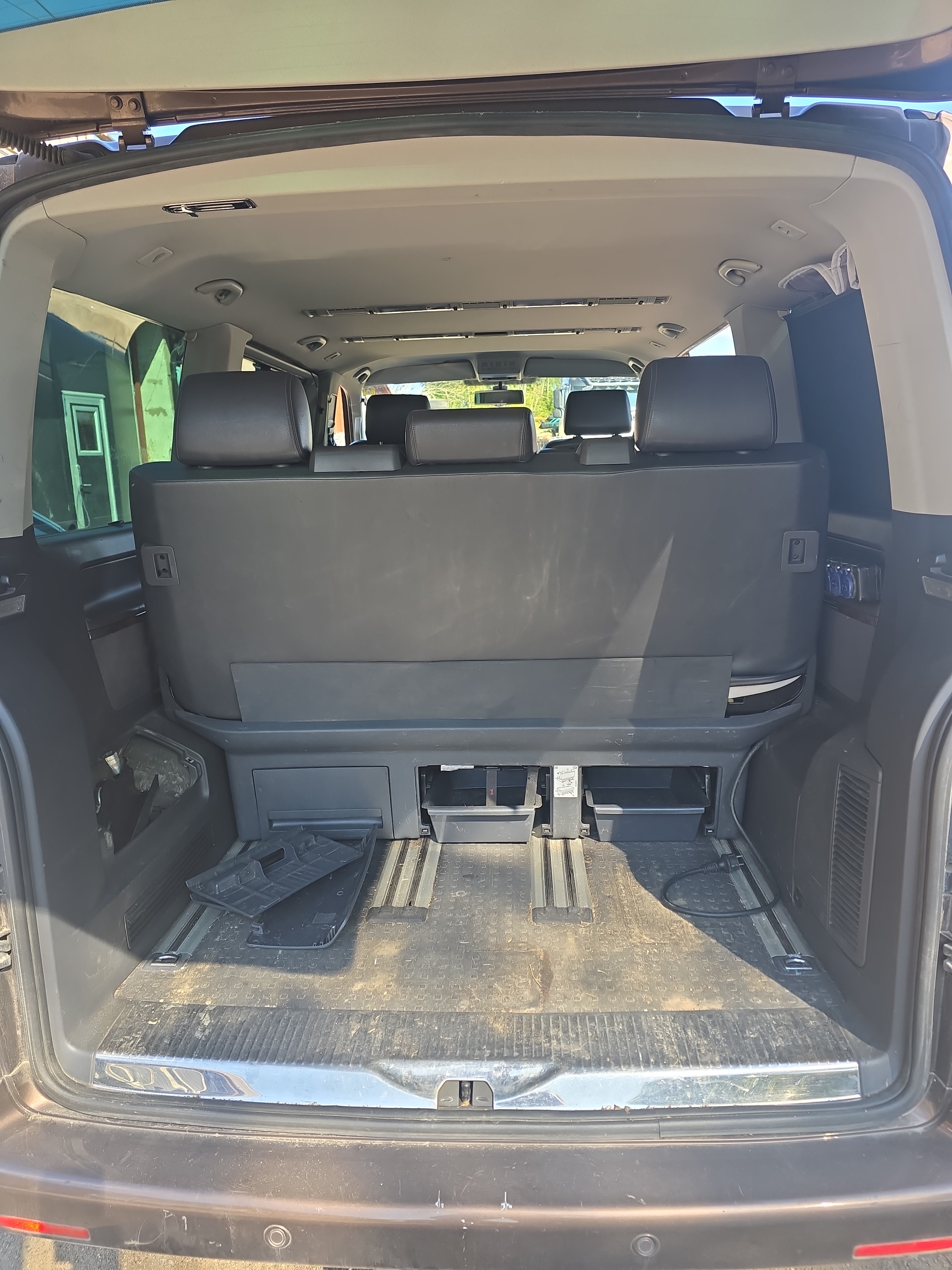 Volkswagen Multivan 2011, photo 7/10