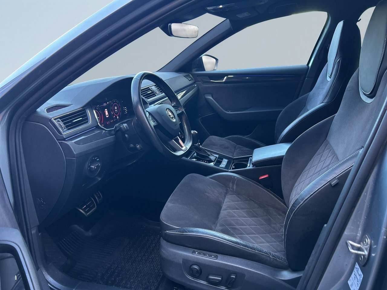 Skoda Superb 2019, bild 7/27