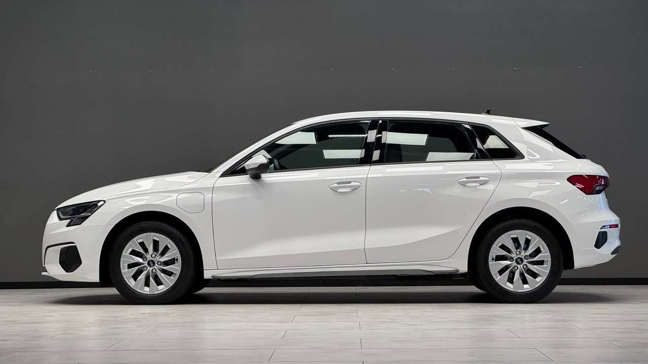 Audi A3 2022, photo 4/10