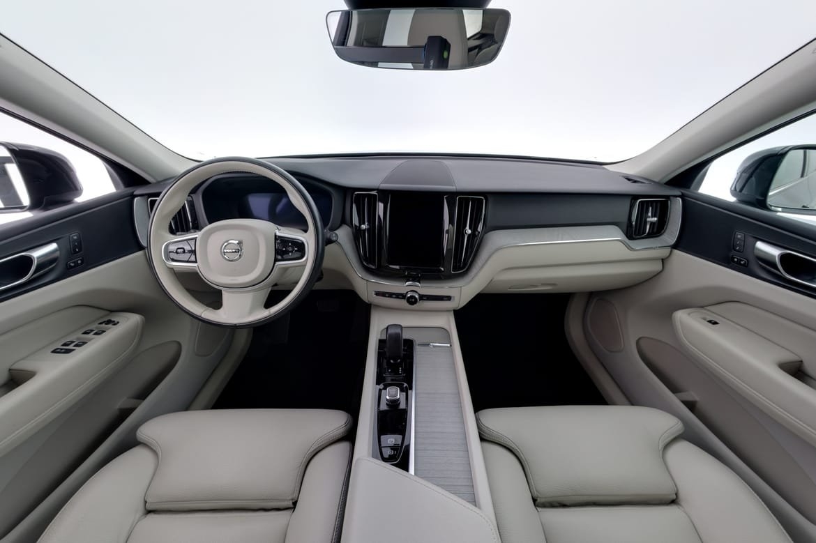 Volvo XC60 2025, photo 7/17