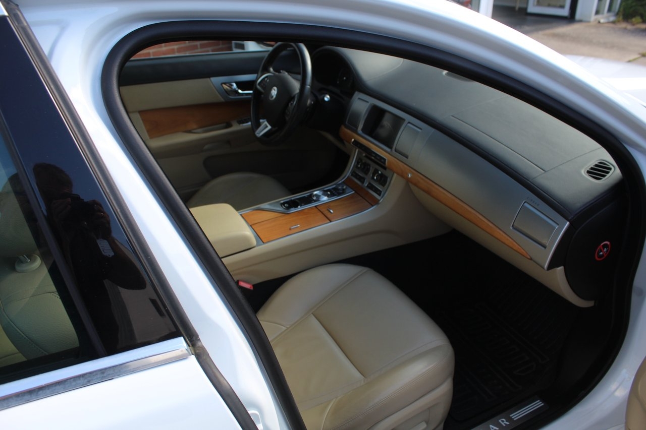 Jaguar XF 2,0 bensin, turbo, lågmil 2013, bild 7/7