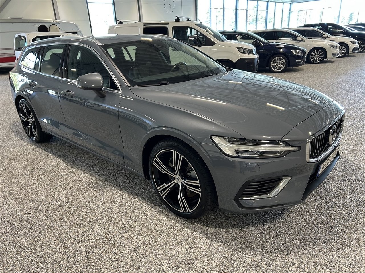 Volvo V60 2022, kuva 5/10