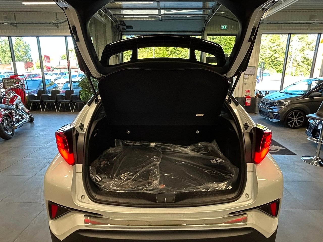 Toyota C-HR 2023, kuva 7/29