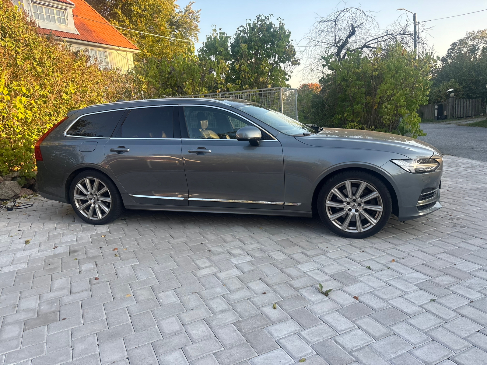 Volvo V90 T8 Twin Engine AWD Geartronic 2019, bild 3/9
