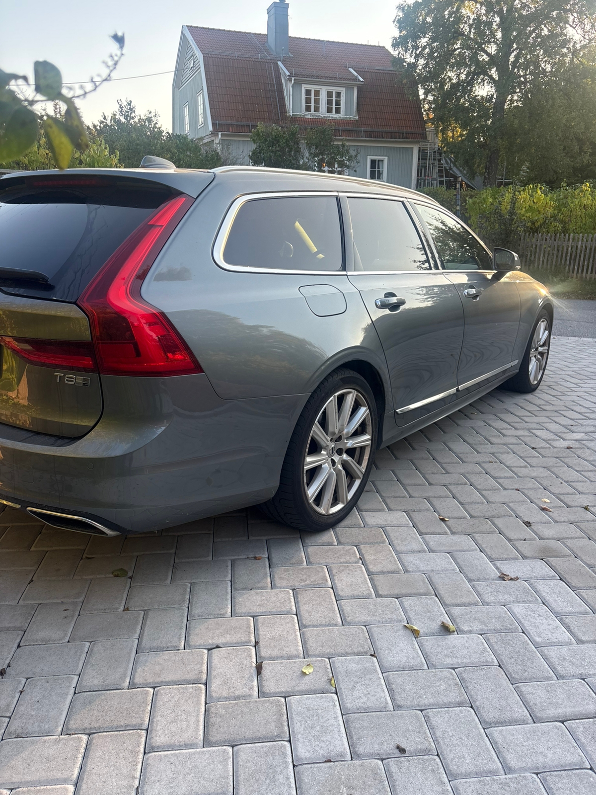 Volvo V90 T8 Twin Engine AWD Geartronic 2019, bild 2/9