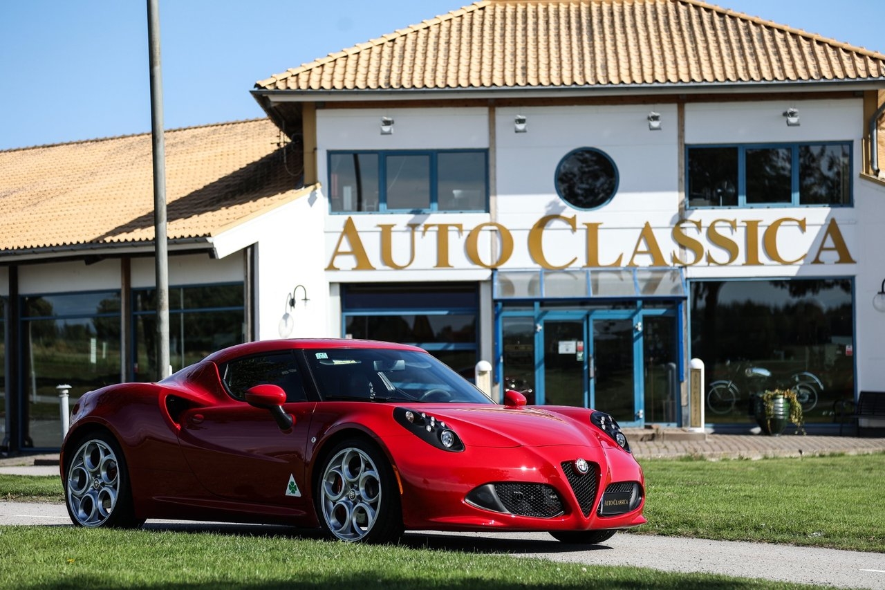 Alfa Romeo 4C 1.75 TBi 16V TCT 2016, bild 2/18