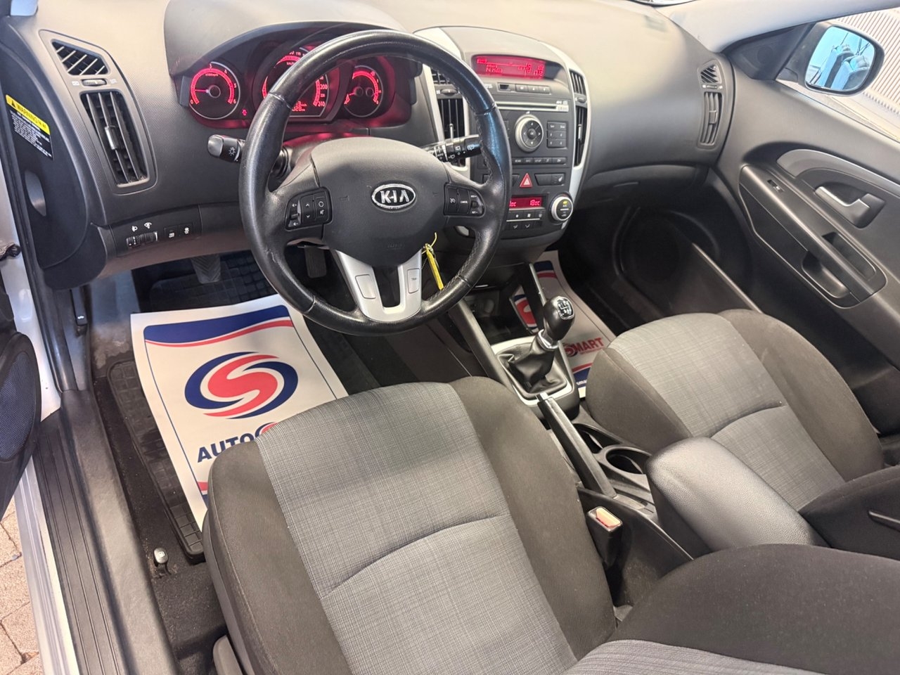 Kia Ceed cee'd_sw 1.6 CRDi ECO 1 Ägare 2010, bild 7/10