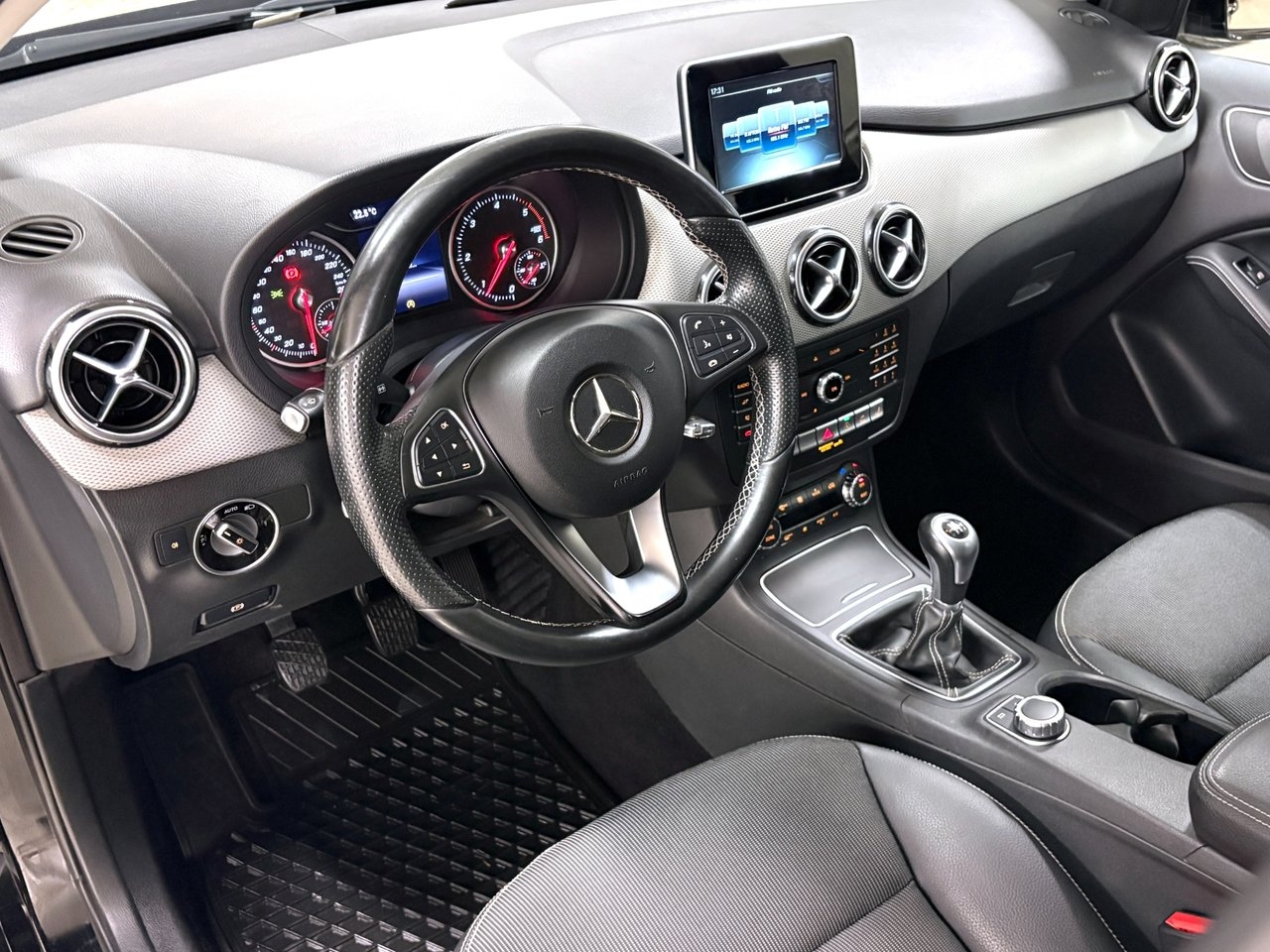 Mercedes-Benz B 2015, bild 5/21