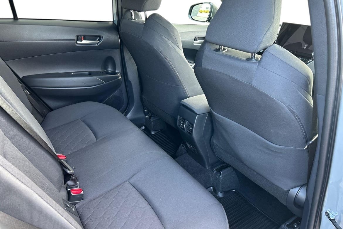 Toyota Corolla Cross 2,0 Hybrid AWD-i 2025, bild 7/10