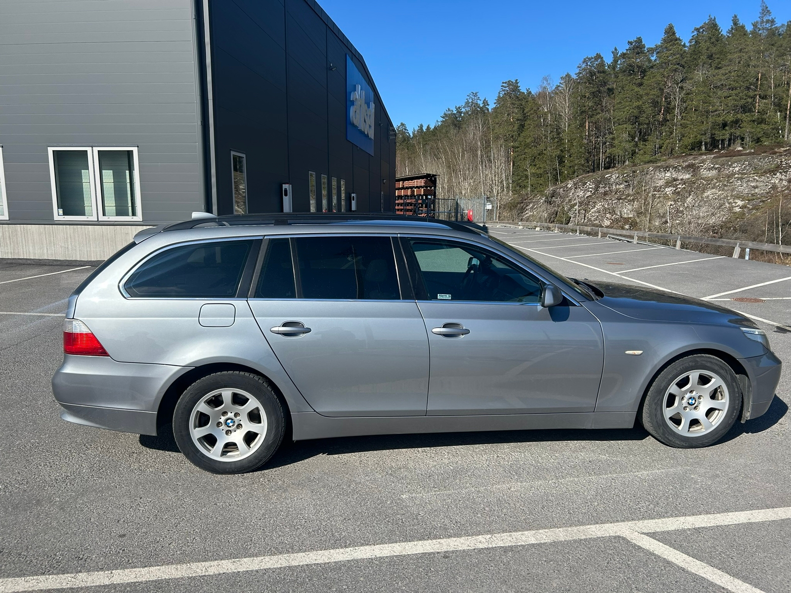 BMW 523
