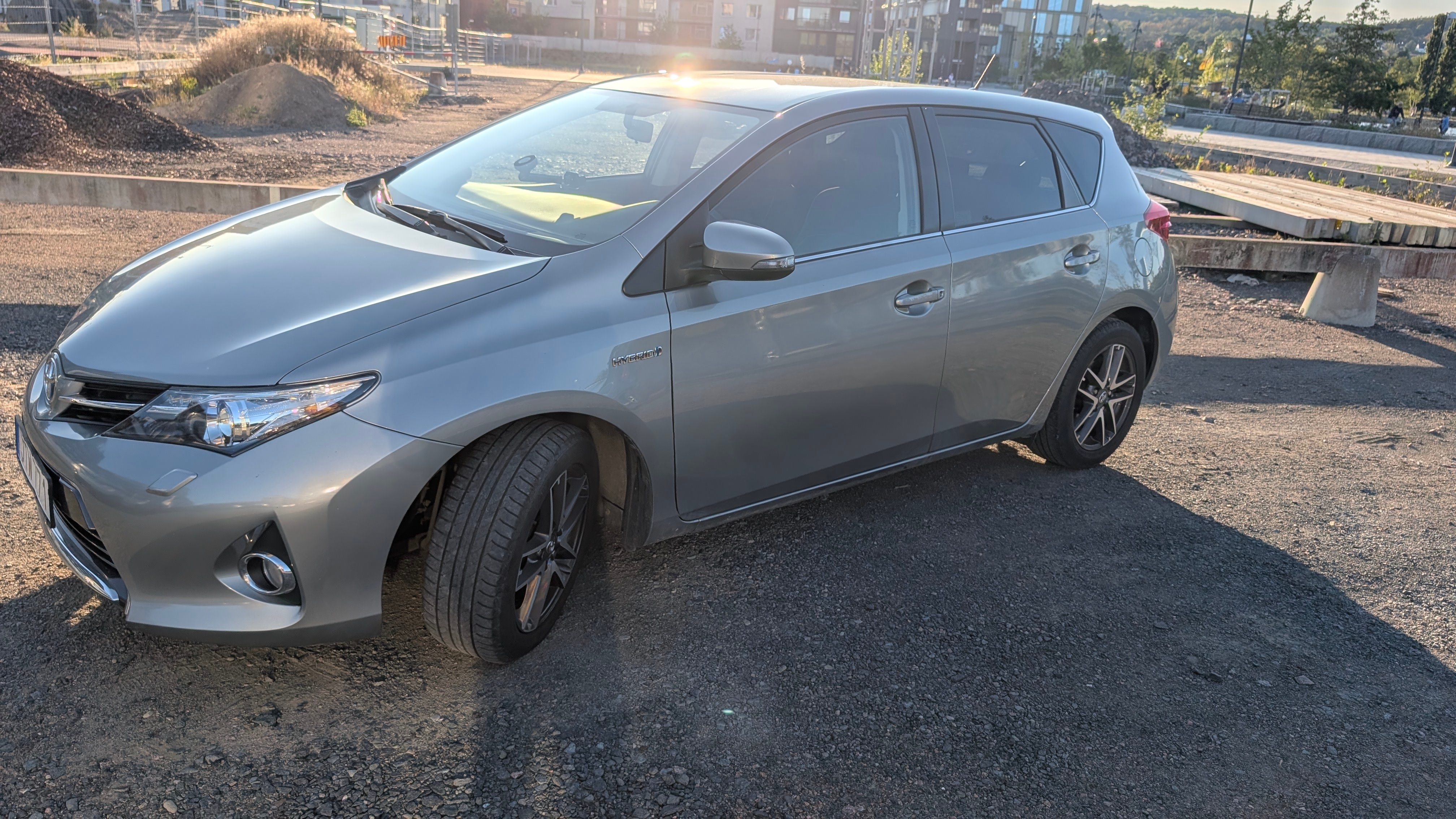 Toyota Auris Hybrid e-CVT 2015, bild 5/8