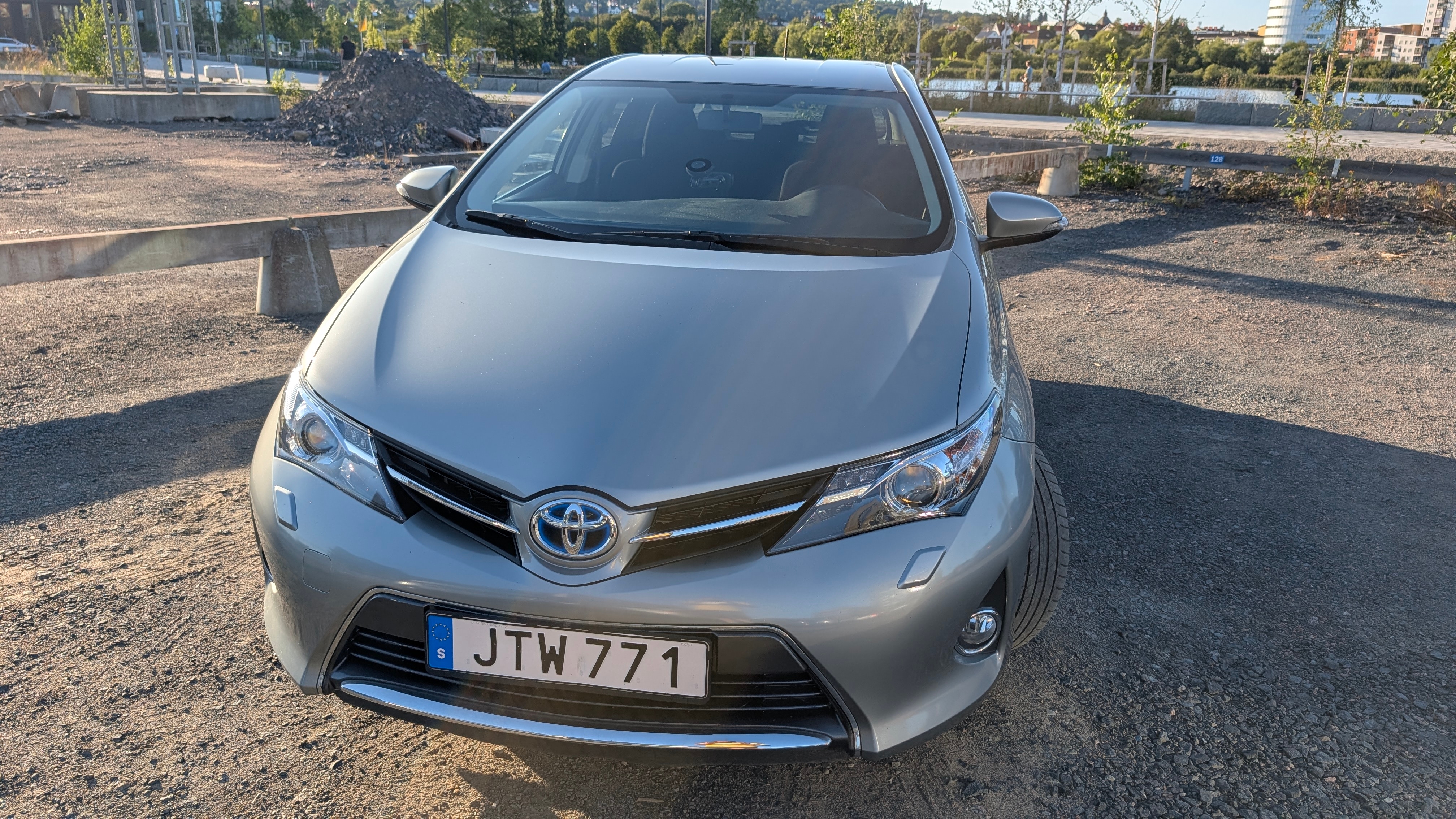 Toyota Auris Hybrid e-CVT 2015, bild 4/8