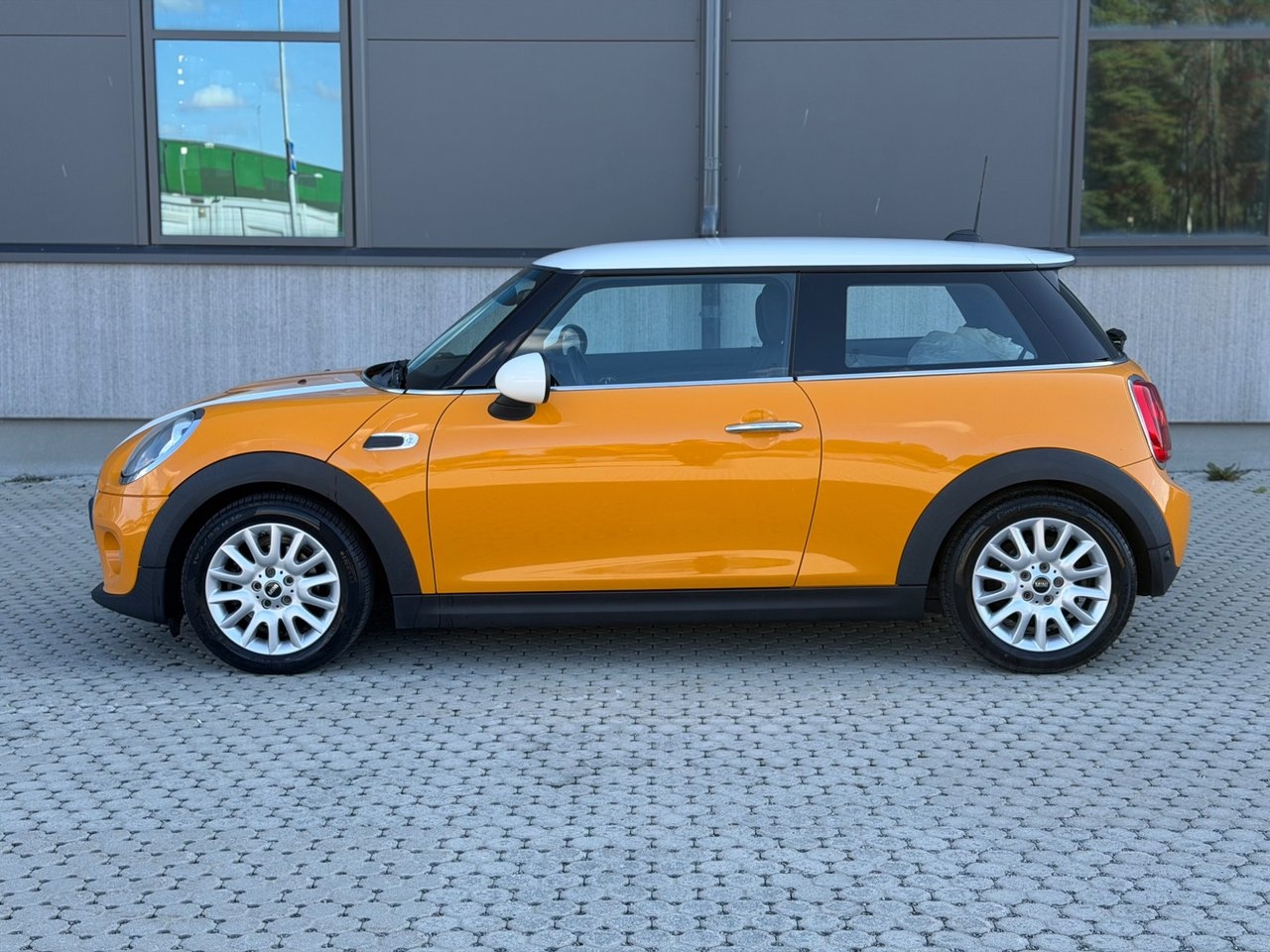 MINI Cooper D 3-dörrars Euro 6 2015, bild 2/10