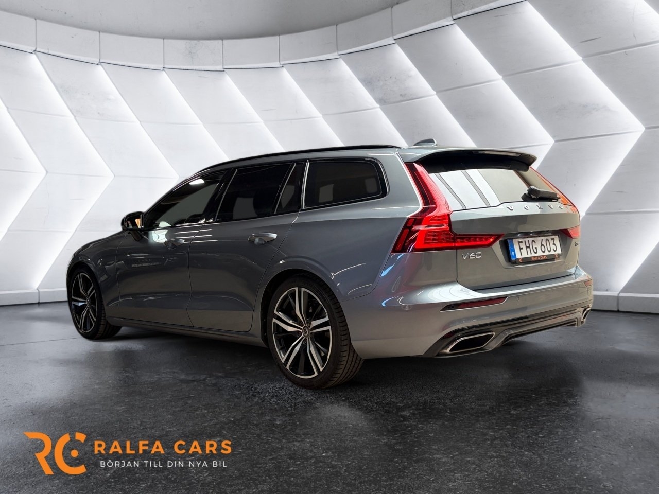 Volvo V60 T5 R-Design Pano H/K 360 2019, bild 4/10