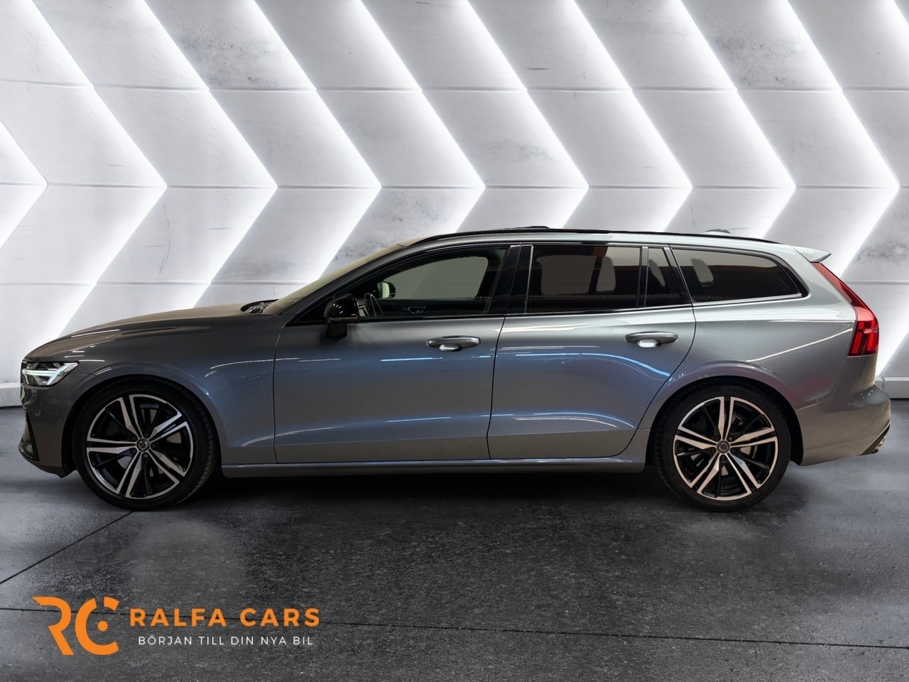 Volvo V60 T5 R-Design Pano H/K 360 2019, bild 3/10