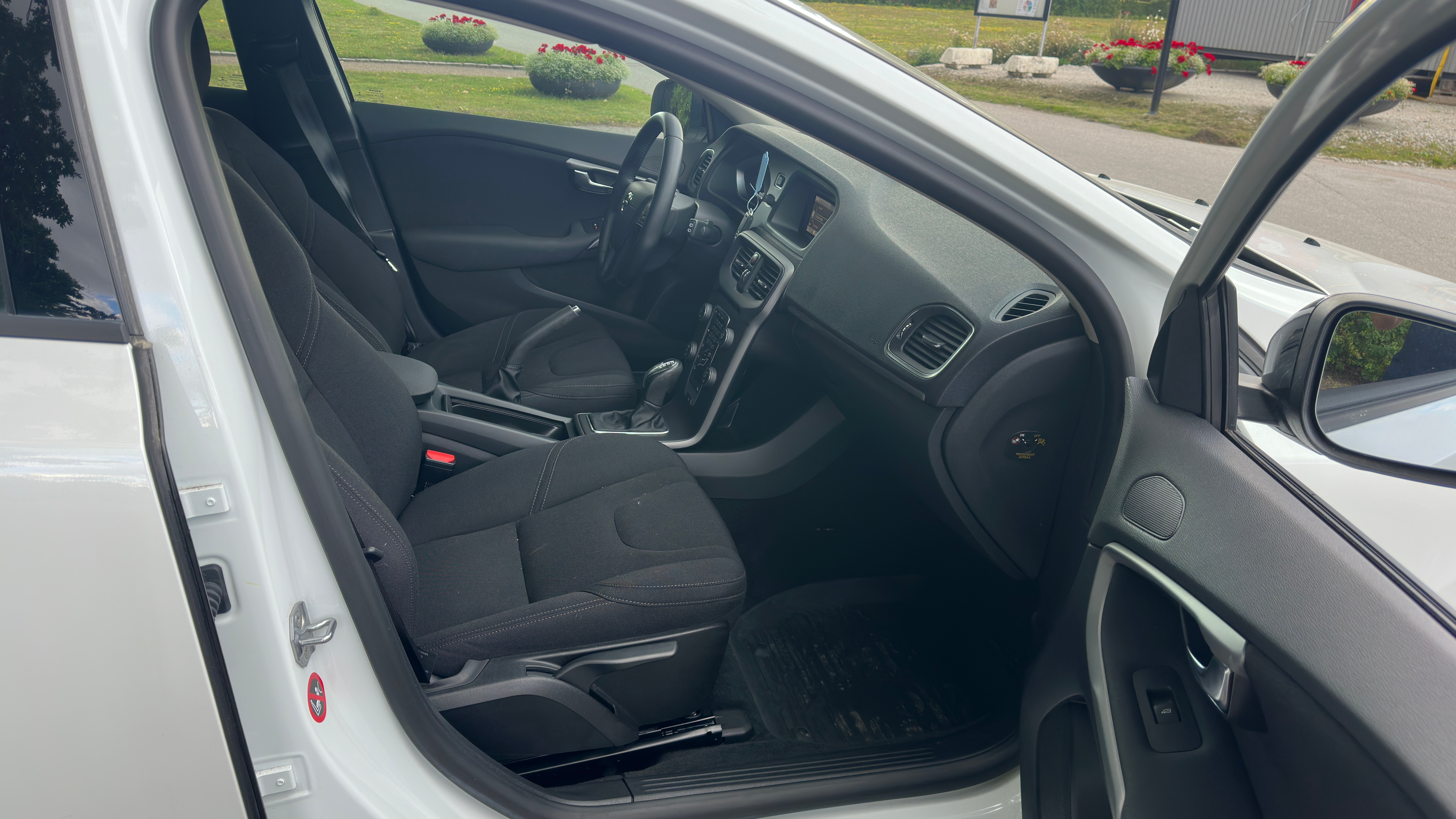 Volvo V40 Cross Country 2017, photo 6/7