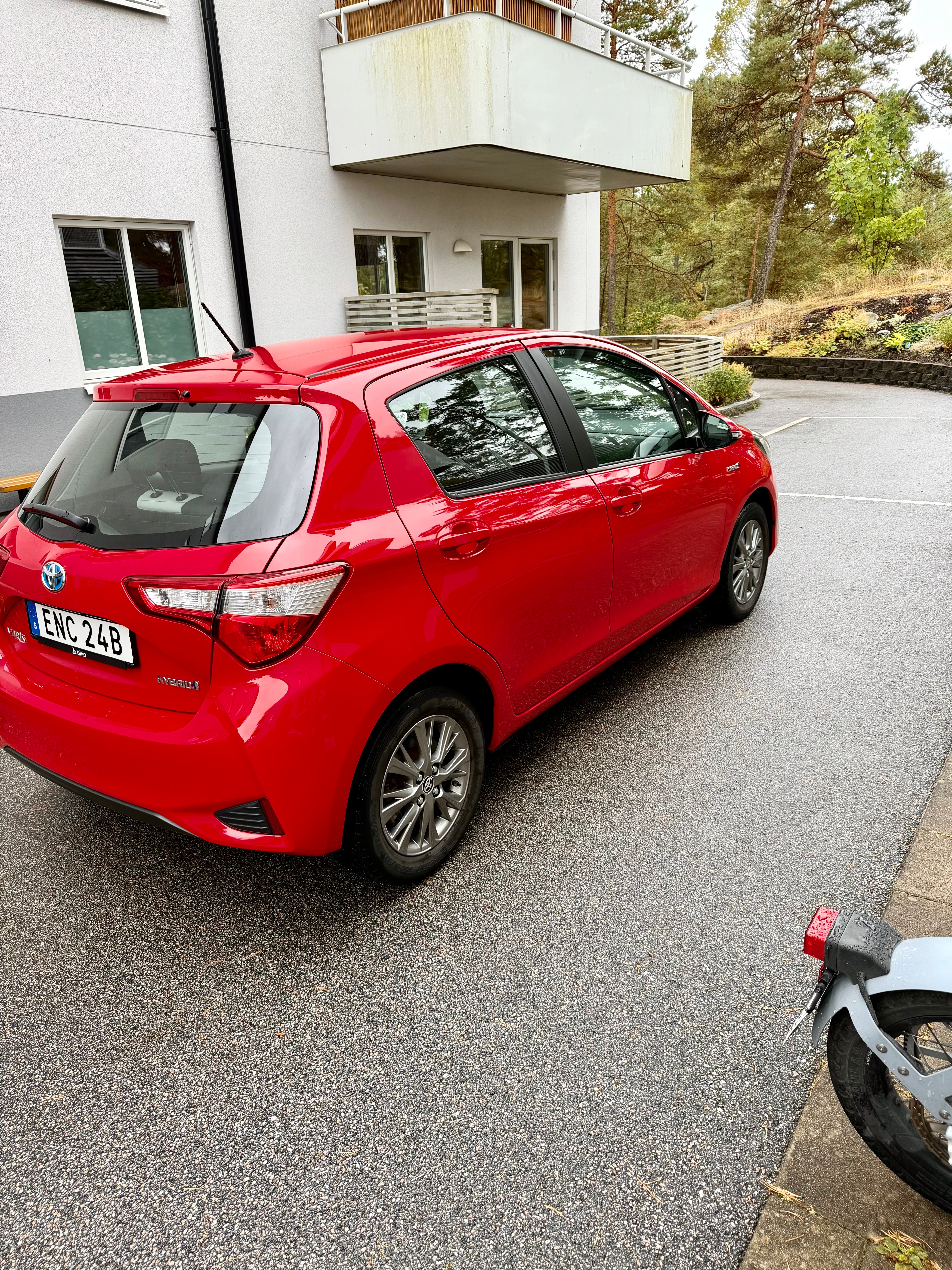 Toyota Yaris Hybrid e-CVT 2020, bild 3/10