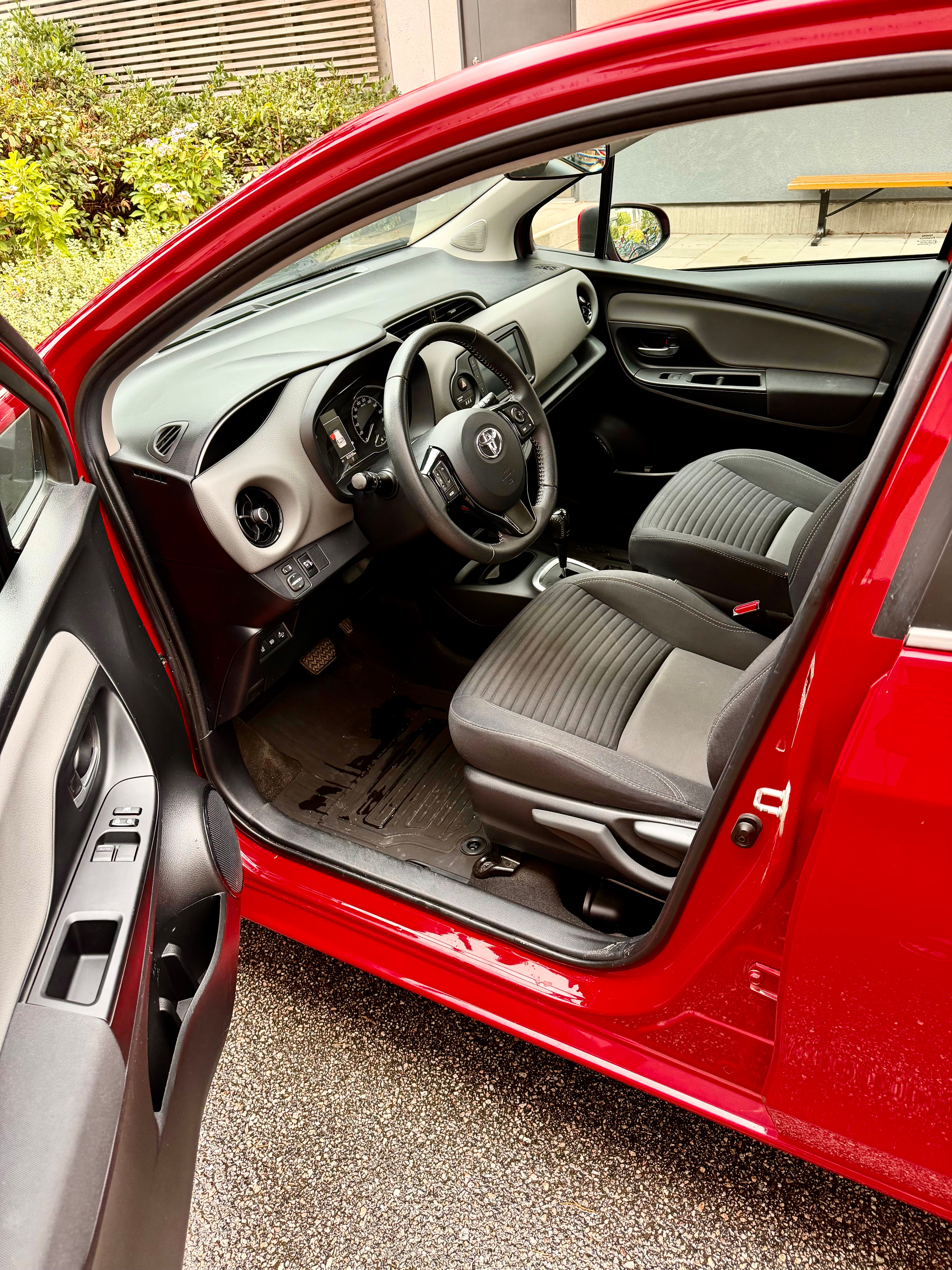Toyota Yaris Hybrid e-CVT 2020, bild 5/10